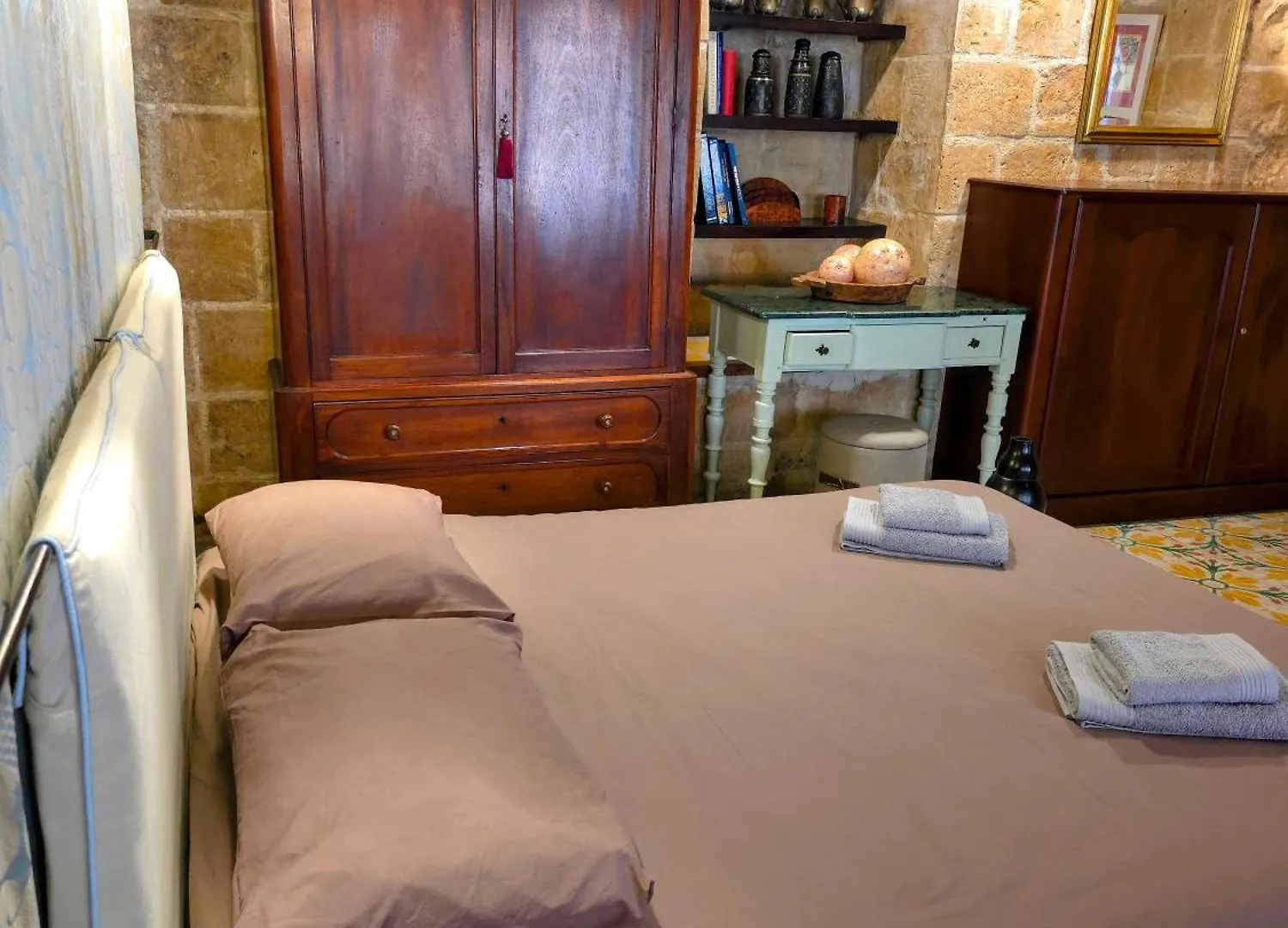 The Valletta G-House 0*,